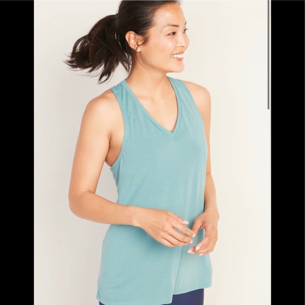 Women’s Twist Back Performance Tank